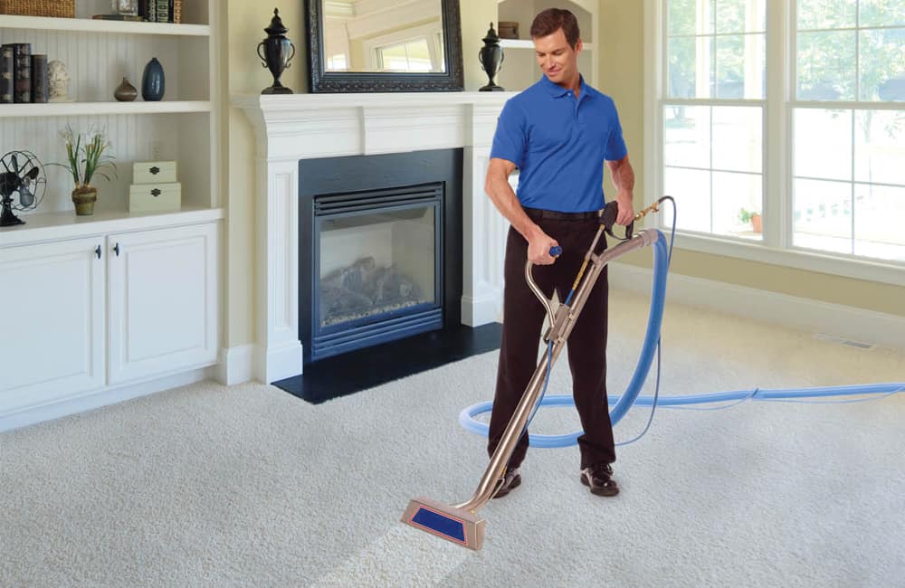 carpet cleaner guy, cleaning leaving room carpet